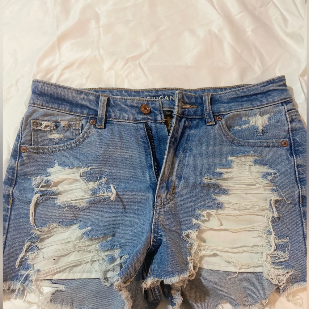 AE STRIGID DENIM MOM
SHORTS